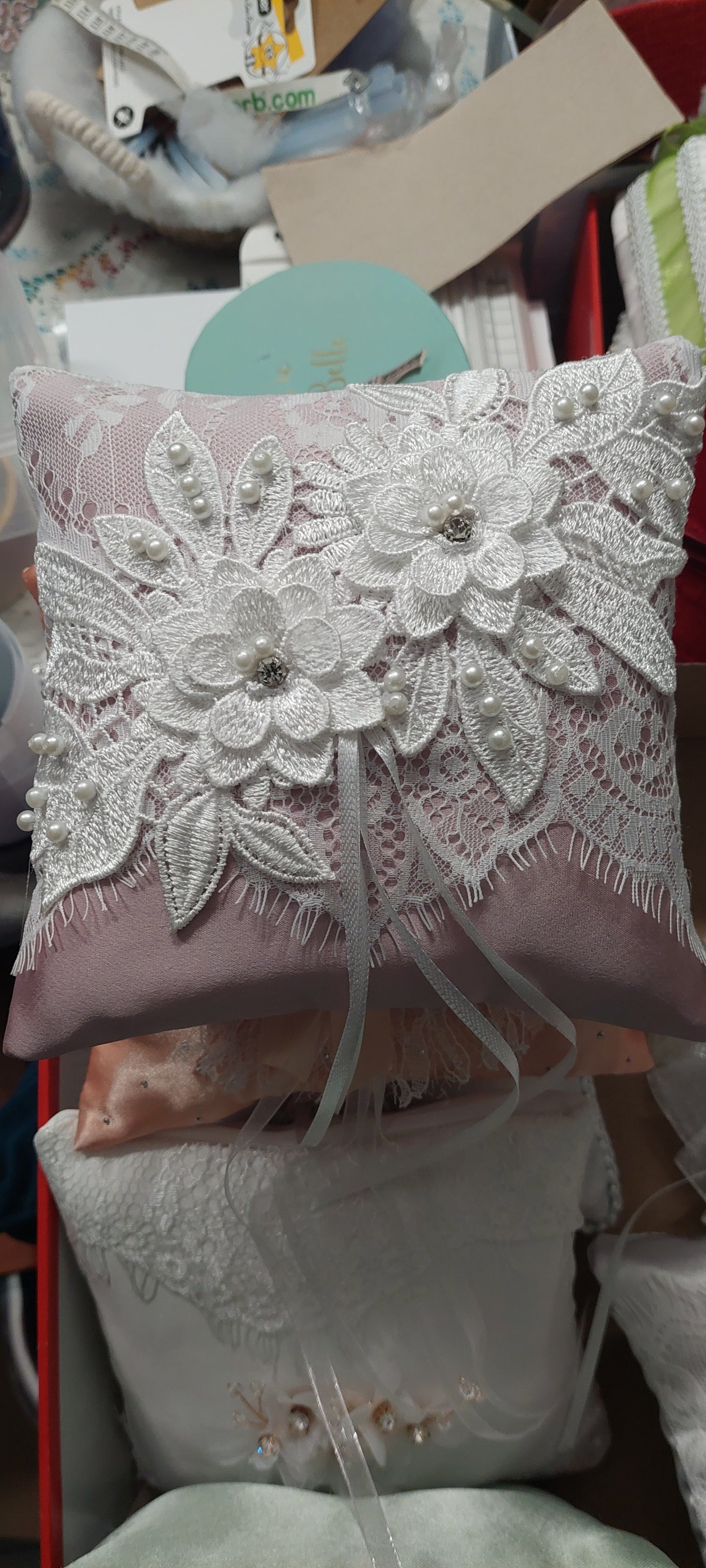 Eternal Rose – Cojín artesanal con bruma de rosas. Un recuerdo hecho a mano para acompañar los momentos que más importan