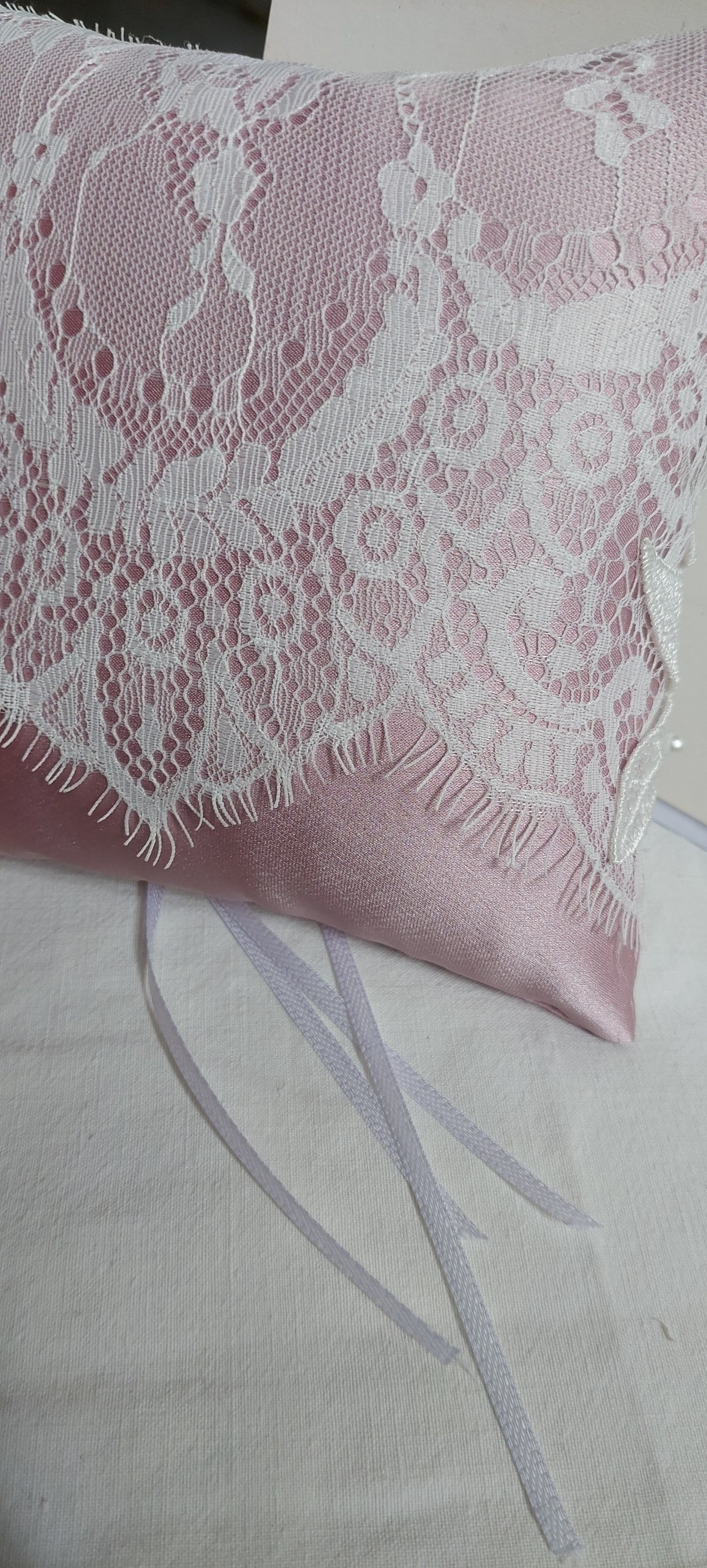 Eternal Rose – Cojín artesanal con bruma de rosas. Un recuerdo hecho a mano para acompañar los momentos que más importan